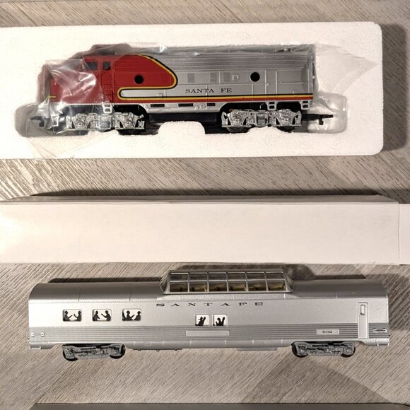 Life Like Trains HO Scale Santa Fe Train Set - See Description - Picture 2 of 11